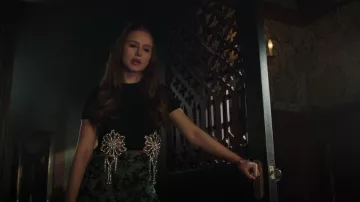 Leggings de malla con estampado floral de Ganni usados por Cheryl Blossom (Madelaine Petsch) como se ve en Riverdale (S06E07)