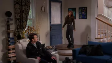 Plataforma del Dr. Martens Sinclair usada por Amy (Isabella Pappas) como se ve en The Villains of Valley View (S01E02)