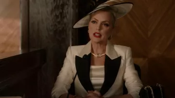 J. Bees Millinery Mae Hat usado por Alexis Carrington (Elaine Hendrix) como se ve en Dinastía (S05E17)