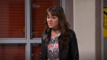 Chaqueta recubierta de Janelle usada por Amy (Isabella Pappas) como se ve en The Villains of Valley View (S01E05)