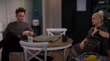 Free People Rare Feelings Vestido usado por Eva (Lucy Davis) en The Villains of Valley View (S01E05)