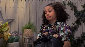 Ted Baker London Floral Top usado por Hartley (Kayden Muller-Janssen) como se ve en The Villains of Valley View (S01E06)