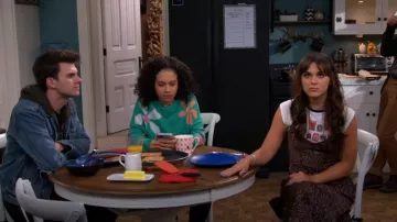 Allsaints Tiana Vestido usado por Amy (Isabella Pappas) como se ve en The Villains of Valley View (S01E08)