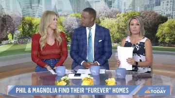 Club Monaco Silk Crop Top en blanc et noir porté par Dylan Dreyer dans l’émission Today TV le 15 juillet 2022 