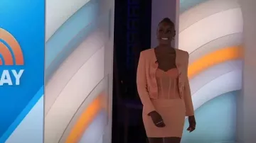 Jupe droite taille haute Moschino portée par Issa Rae comme vu dans Today le 19 juillet 2022