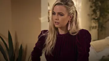 Pendientes Baublebar Kaia usados por Maggie (Rebecca Rittenhouse) como se ve en Maggie (S01E13)