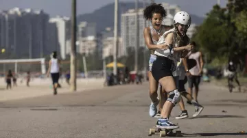 Vans SK8-HI sneakers worn by Beta (Ana Jeckel) as seen in All the Same… or Not TV series outfits (S01E03)