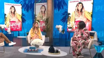 Pretty Little Thing Plus Rose Femme Renaissance Print Wide Leg Pants worn by Loni Love as seen in E! News Daily Pop on 22 July 2022