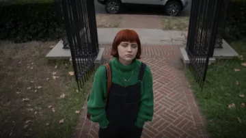H&M Turtleneck Sweater usado por Scarlett (Sierra McCormick) como se ve en American Horror Stories (S01E01)