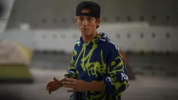 Sudadera con capucha de gran tamaño asos Design usada por Zinn (Nico Greetham) como se ve en American Horror Stories (S01E04)