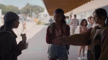 Algodón: Crop Top on/ribbed en raya naranja usado por young Jade Wesker (Tamara Smart) como se ve en Resident Evil (S01E01)