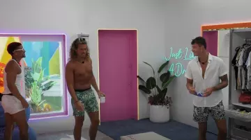 Kenny Flowers Pritned SHorts worn by  Isaiah Campbell  as seen in Love Island (S04E04)
