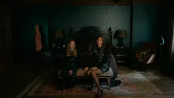 Lanvin Tweed Mini SKirt porté par Kristen Bouchard (Katja Herbers) vu dans Evil (S03E01)