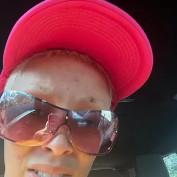 Las gafas de sol que lleva Doja Cat en su cuenta de Instagram @dojacat 