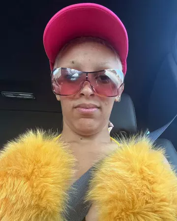 The sunglasses worn by Doja Cat on her Instagram account @dojacat 