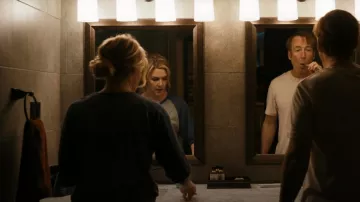 Camiseta de béisbol vintage alternativa usada por Kim Wexler (Rhea Seehorn) como se ve en Better Call Saul (S06E01)