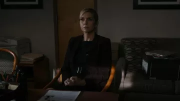 Calvin Klein Solid Short Sleeve Cinturón Cinturón Vestido de vaina usado por Kim Wexler (Rhea Seehorn) como se ve en Better Call Saul (S06E03)