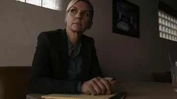 Teoría Carissa Wool-Blend Blazer usado por Kim Wexler (Rhea Seehorn) como se ve en Better Call Saul (S06E04)