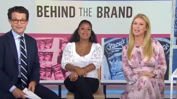 Nanette Lepore Ambient Blouse portée par Sheinelle Jones comme vu dans Today le 25 juillet 2022