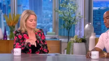 Alice + Olivia Breann Long Fitted Blazer worn by Sara Haines as seen in The View on 25 July 2022