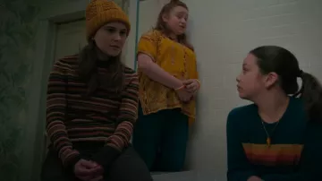 Johnny Was Aubrey Bordado Blusa usada por Lila Bouchard (Skylar Gray) como se ve en Evil (S03E03)