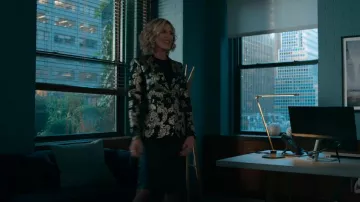 Alice + Olivia Macey Metal­lic Jacquard Blaz­er worn by Sheryl Luria (Christine Lahti) as seen in Evil (S03E03)