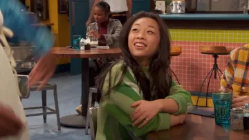 H&M Jacquard-Knit Sweater usado por Ivy (Emmy Liu-Wang) como se ve en Raven's Home (S05E08)