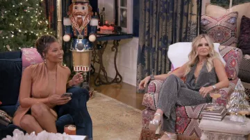 House of CB Francesca Tan Vestido de vendaje drapeado usado por Eva Marcille como se ve en The Real Housewives Ultimate Girls Trip (S02E06)