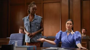 Jupe Kenzo Knitted All Over Logo portée par Vanessa 'Ness' Johnson (Samantha Marie Ware) vue dans All Rise (S03E08)