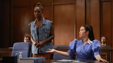 Levi’s Jayden Denim Vest porté par Vanessa 'Ness' Johnson (Samantha Marie Ware) vu dans All Rise (S03E08)