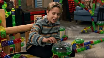 Billabong Kids Fleck­er Diego Pullover worn by Jake (Luke Busey) as seen in BUNK'D (S06E06)