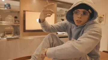 Les lunettes de soleil bleues Cartier portées par Central Cee dans son clip 6 For 6