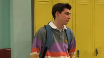 Obey Earl Long Sleeve Polo porté par Neil (Felix Avitia) vu dans Raven’s Home (S05E09)