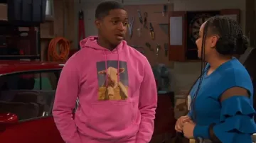 Sandro Farm Graph­ic Hood­ie worn by Booker Baxter (Issac Ryan Brown) as seen in Raven's Home (S05E09)
