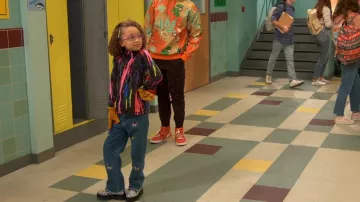 Idéologie Big Girls Veste zippée imprimée portée par Alice Baxter (Mykal-Michelle Harris) vue dans Raven’s Home (S05E10)