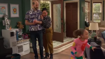 Proenza Schouler Cotton Twill Tapered Pants worn by Raven Baxter (Raven-Symoné) as seen in Raven's Home (S05E11)
