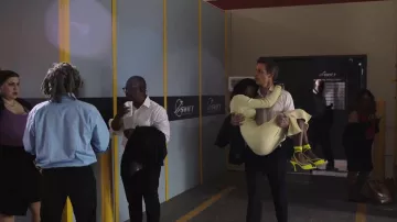 Bronx et Banco Mars Neon Heels portés par Zenzi Fullington (Ashleigh Murray) comme on le voit dans Tom Swift (S01E07)