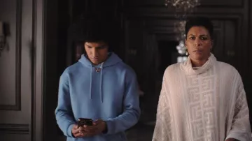 Sweat-shirt à capuche Zara porté par Lino (Donovin Miller) vu dans la garde-robe de la série télévisée Tom Swift (saison 1 épisode 7)