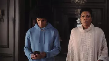 Sudadera con capucha de Zara usada por Lino (Donovin Miller) como se ve en el vestuario del programa de televisión tom swift (Temporada 1 Episodio 7)