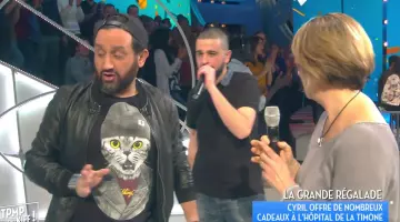 The t-shirt with a printed cat worn by Cyril Hanouna in the show TPMP