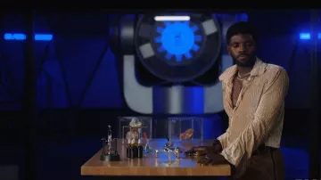 8 Pantalons en velours côtelé Moncler Palm Angels portés par Tom Swift (Tian Richards) dans Tom Swift (S01E08)