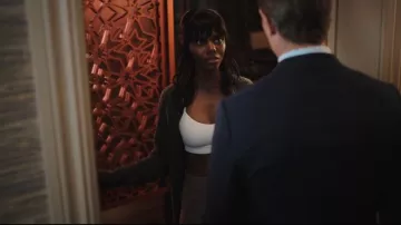 Skims Cozy Knit Robe portée par Zenzi Fullington (Ashleigh Murray) vue dans Tom Swift (S01E08)