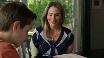Madewell Cowrie Shell Seed Bead Necklace usado por Davia Moss (Emma Hunton) como se ve en Good Trouble (S04E12)