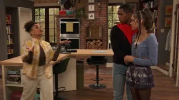 Reformation Nathalia Embellished Cardigan porté par Cami Rivera (Marissa Reyes) vu dans Raven’s Home (S05E13)