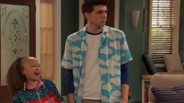 Cristina Martinez Gender Inclusive Button-Up Shirt porté par Neil (Felix Avitia) vu dans Raven’s Home (S05E15)