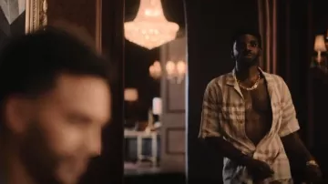 Chemise burberry à manches courtes à manches courtes portée par Tom Swift (Tian Richards) vue dans Tom Swift (S01E09)