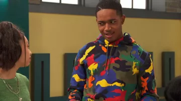 Polo ralph Lauren Po­lo Pony Cam­ou­flage Hood­ie worn by Booker Baxter (Issac Ryan Brown) as seen in Raven's Home (S05E05)