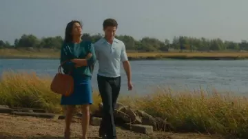 Sudadera vintage de Nueva York usada por María (Verónica Cruz) como se ve en Bridge and Tunnel (S02E02)