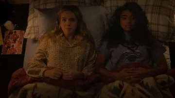 Wowch Crab­by Cas­sette T-shirt worn by Tabitha 'Tabby' Hayworthe (Chandler Kinney) as seen in Pretty Little Liars: Original Sin (S01E03)