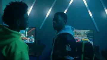 Billionaire Boys Club Space Cowboy Bomber Jacket usada por Kevin Williams (Alex R. Hibbert) como se ve en The Chi (S05E06)